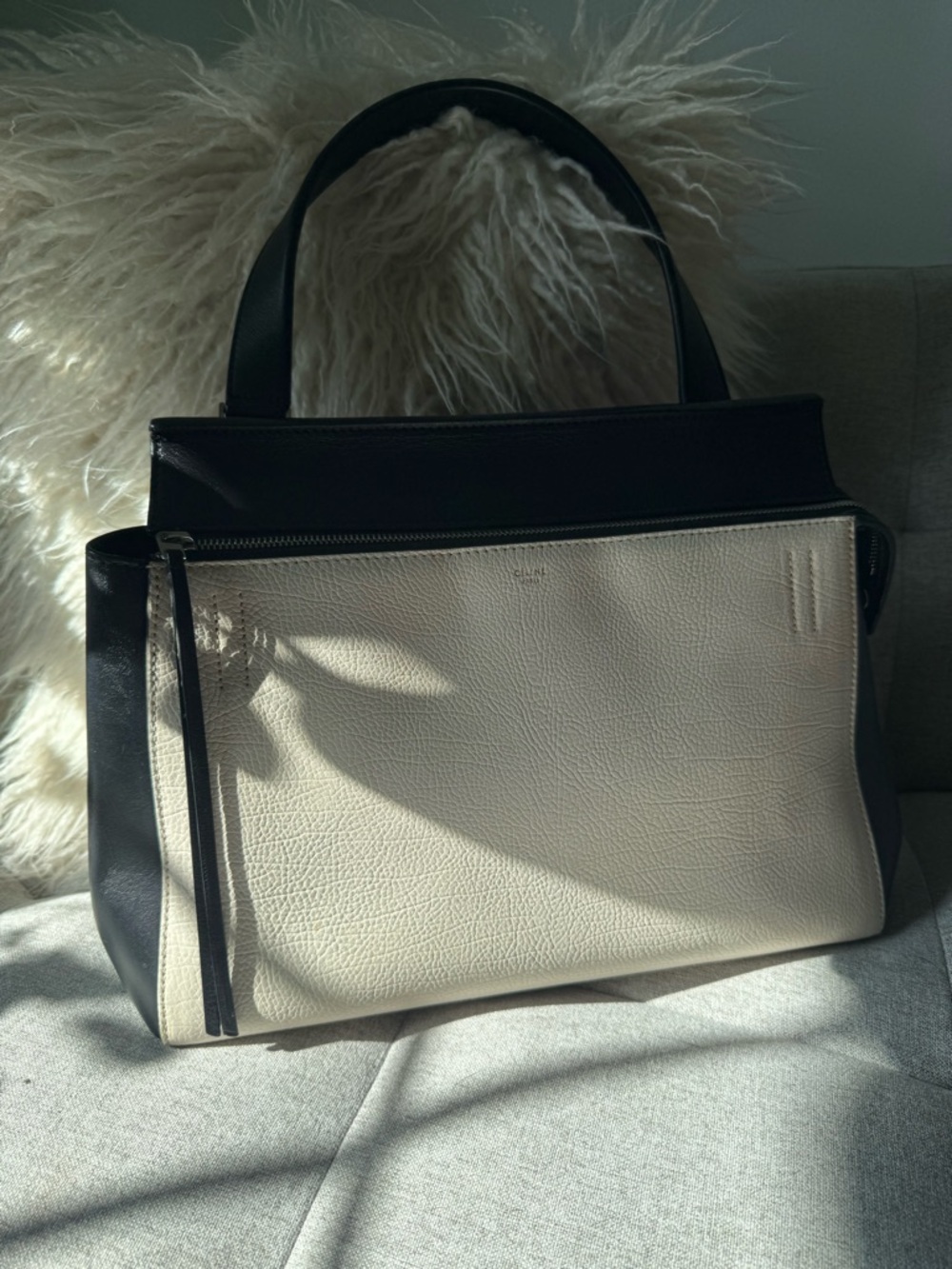 Celine Edge, Phoebe Philo Era logo. 🩷Black and Cream-fits 12x9 laptop!
(Large) - Picture 17 of 17